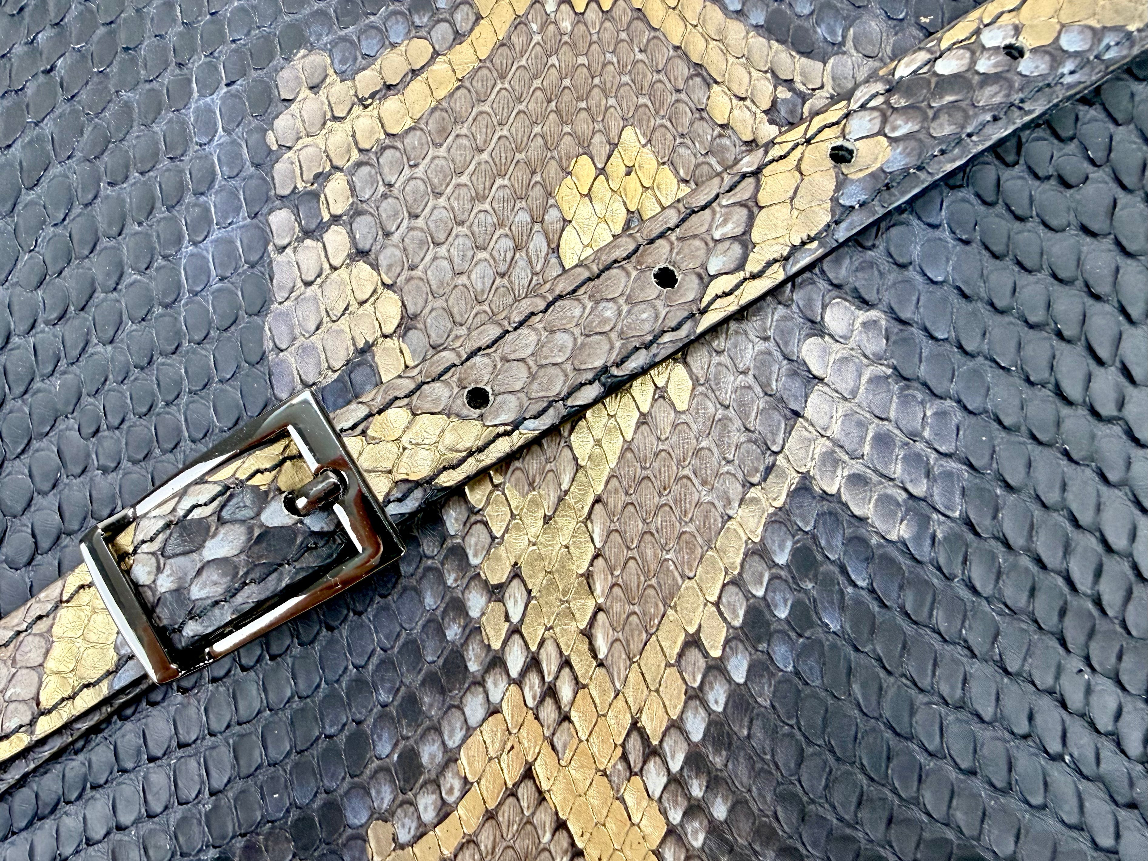 Saponetta Python Black-Gold