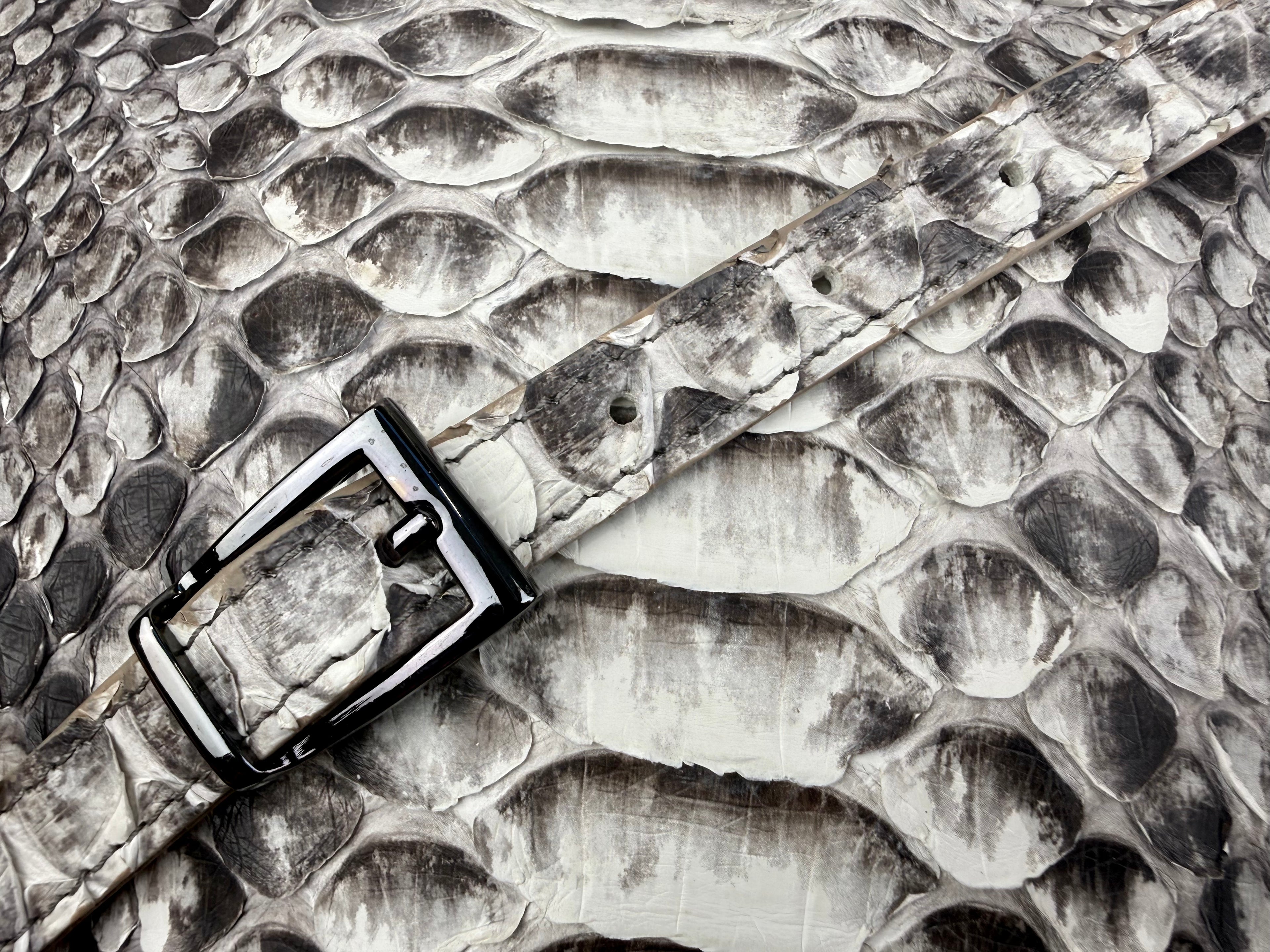 Saponetta Python White-Black