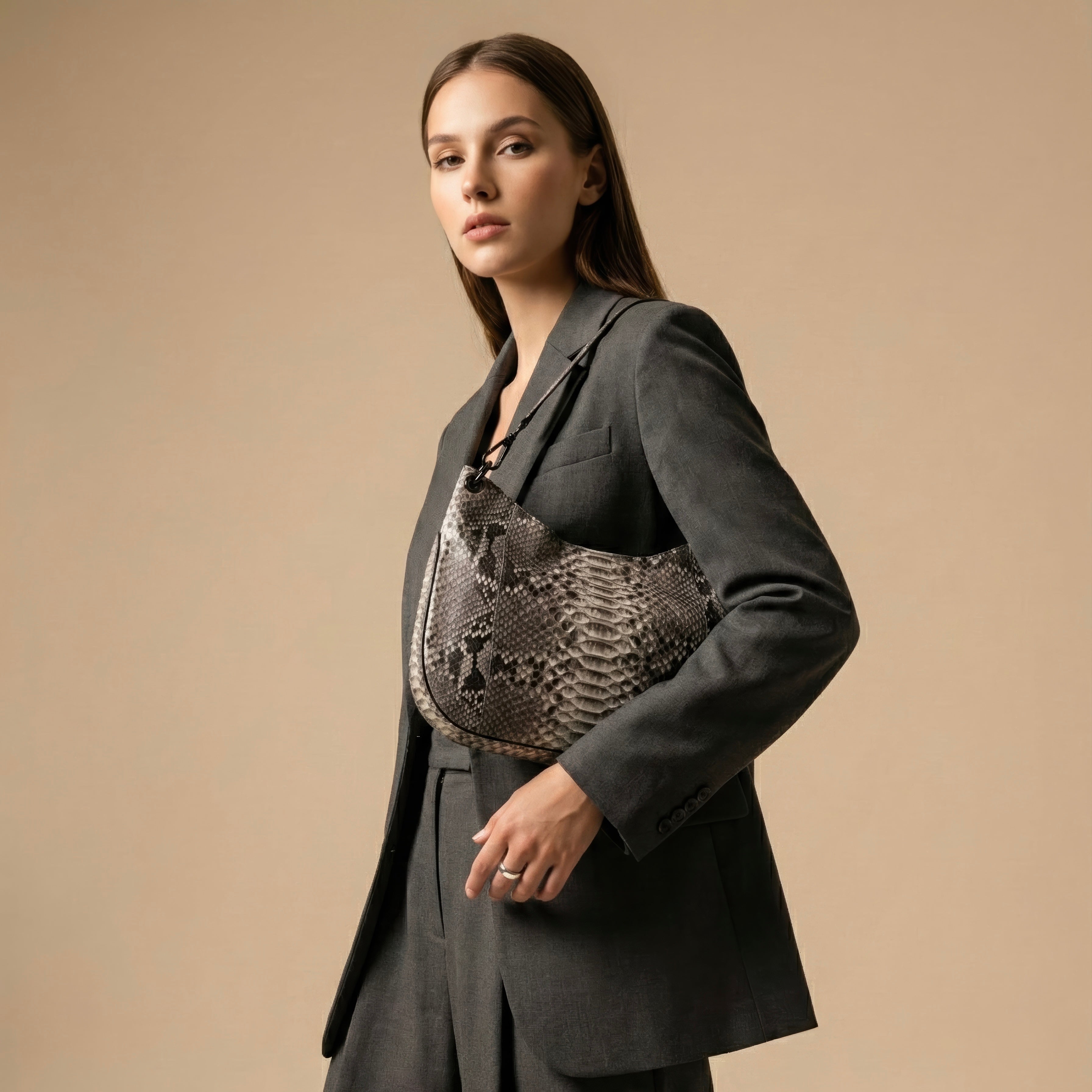 Coachanella Python Black-White