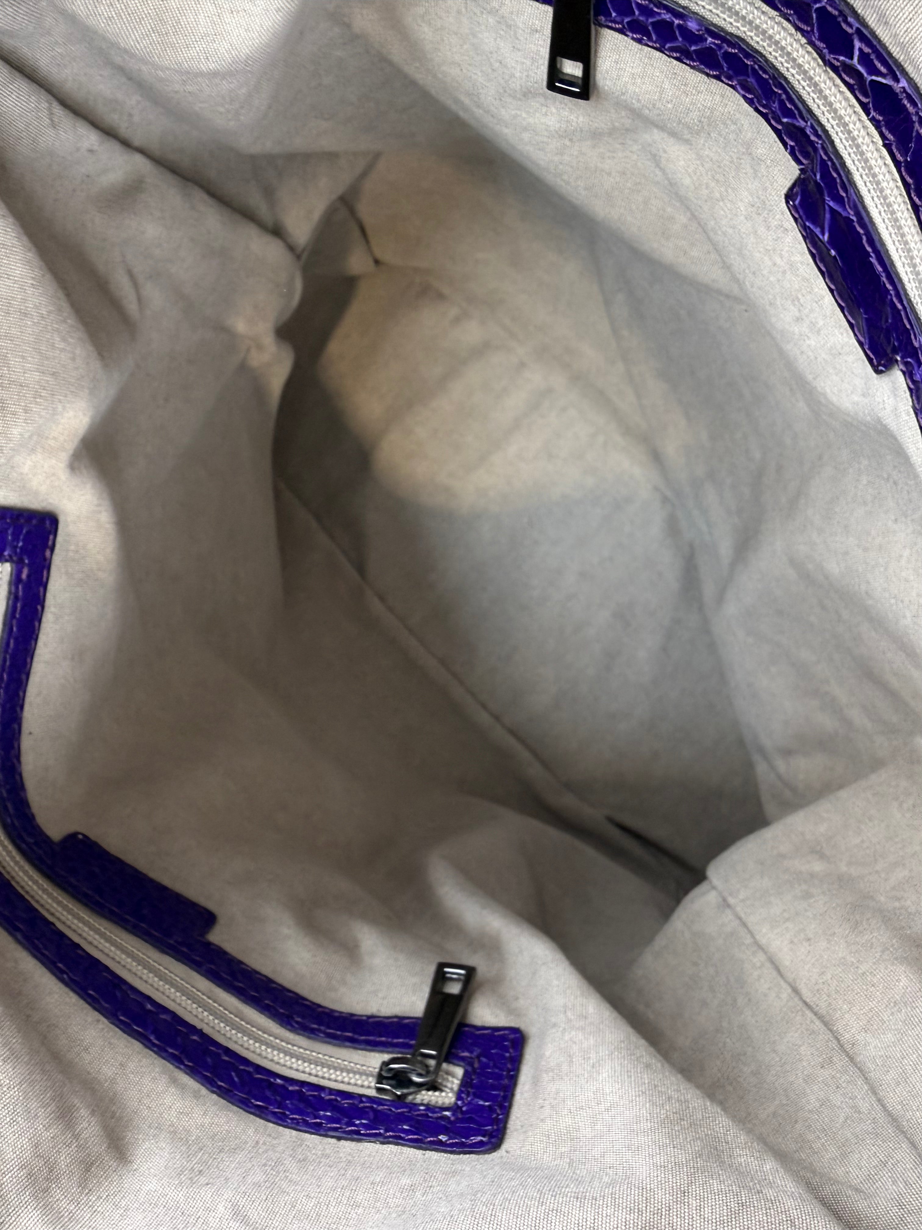 Petra Python Shiny Lila