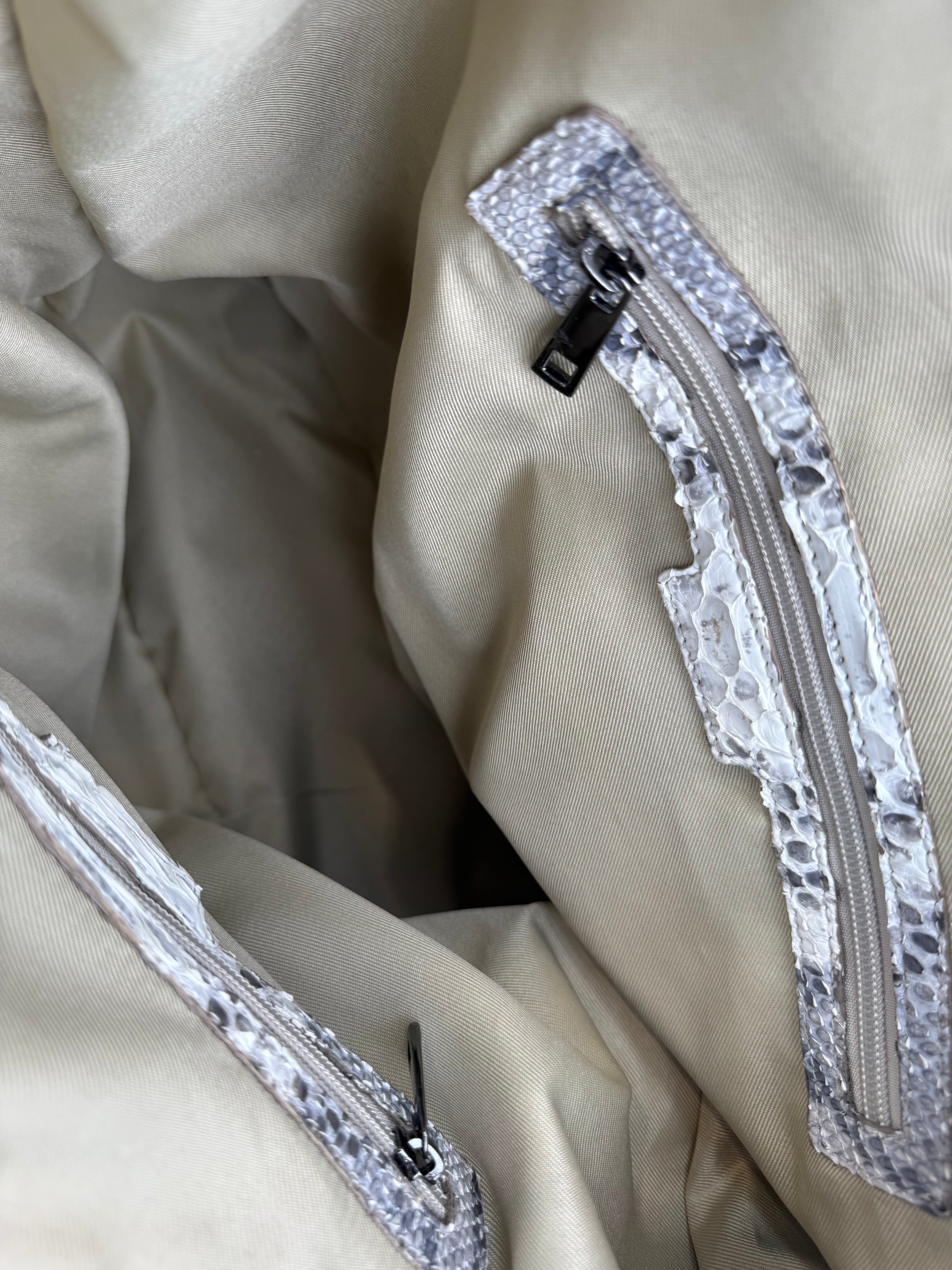 Petra Python Black-White