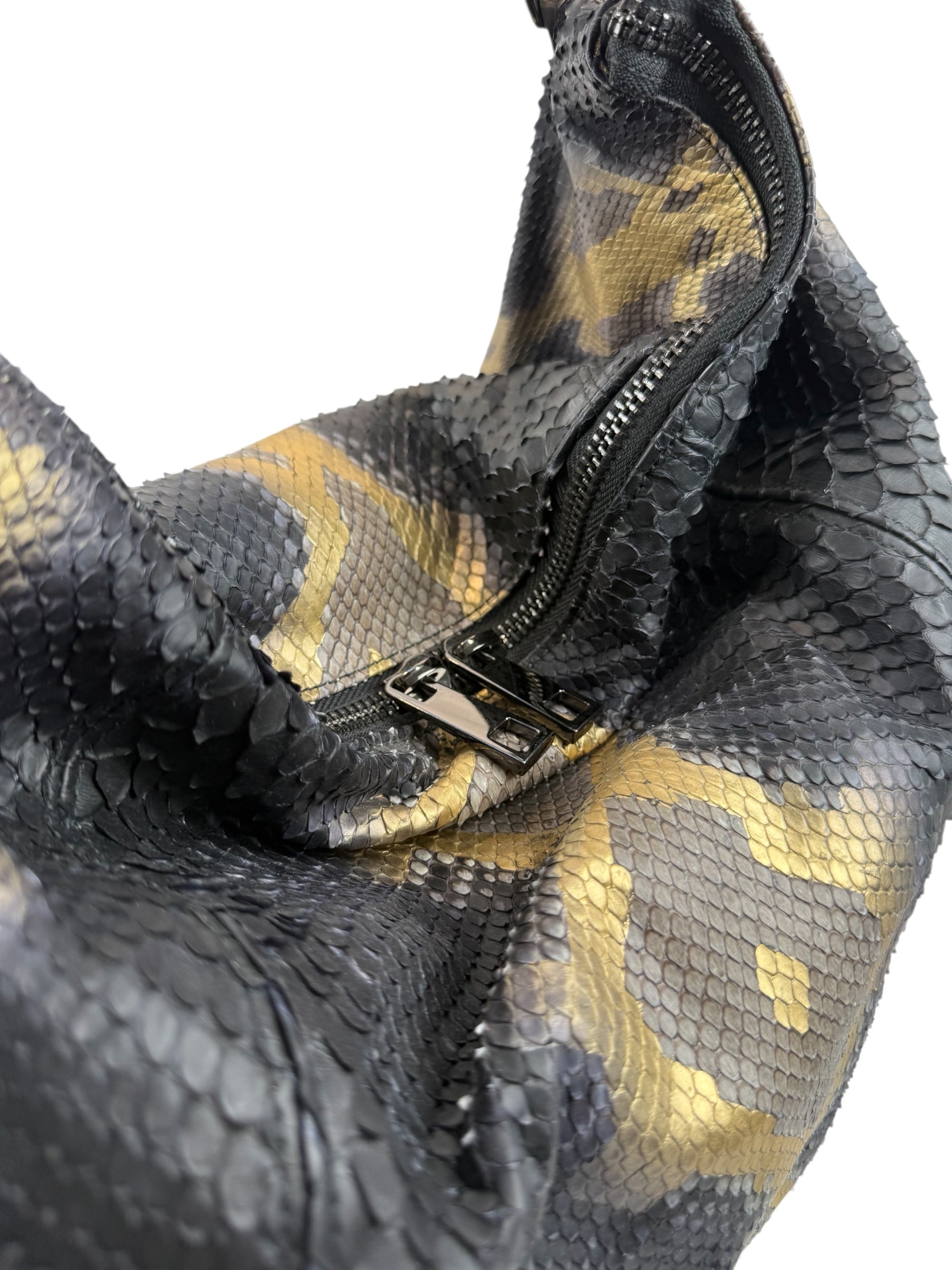 Petra Grande Python Black-Gold